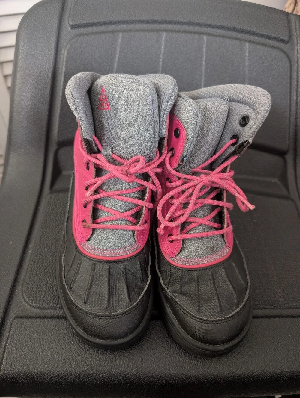 Nike ACG Woodside High Boots Girl Pink, Gray and Black 524876-669 Size 5